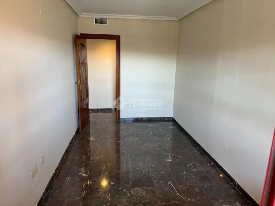 Wohnung zum Verkauf in Jaén mit Terrasse