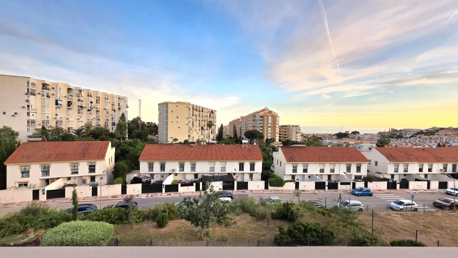 Vista exterior de Àtic en venda en Rincón de la Victoria amb Aire condicionat, Jardí privat i Terrassa