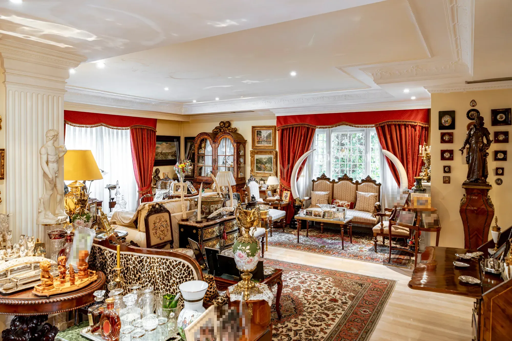 Living room of House or chalet for sale in  Madrid Capital  with Air Conditioner, Private garden and Storage room