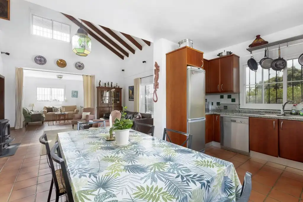 Chalet con piscina en venta en Altos de Estepona, imagen 5