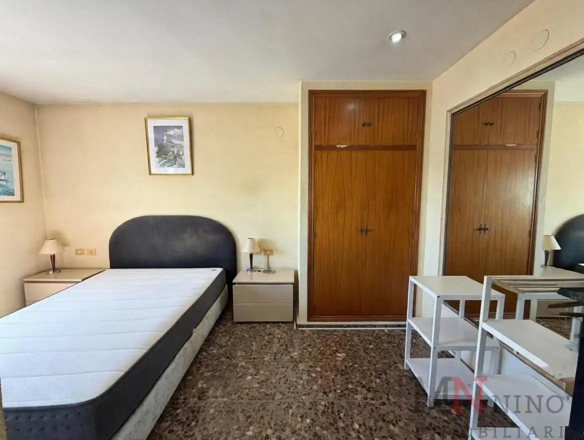 Dormitori de Pis en venda en Castellón de la Plana / Castelló de la Plana amb Parquet, Terrassa i Balcó