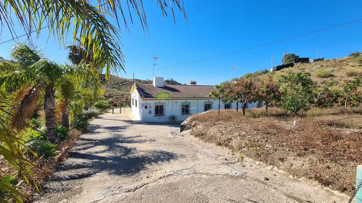 Vista exterior de Finca rústica en venta en Vélez-Málaga con Aire acondicionado, Jardín privado y Terraza