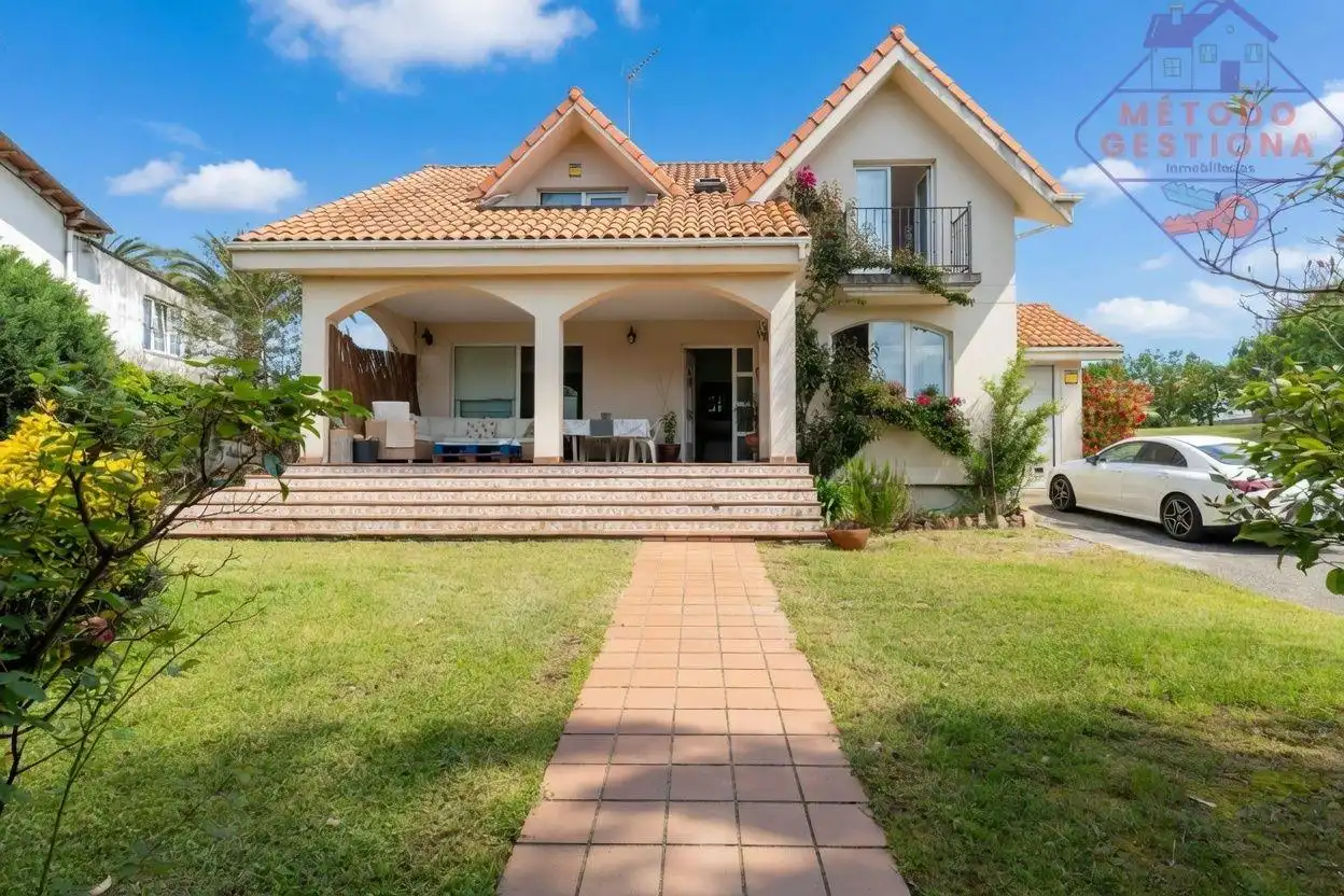 Vista exterior de Casa o chalet en venta en Santander con Calefacción, Jardín privado y Parquet