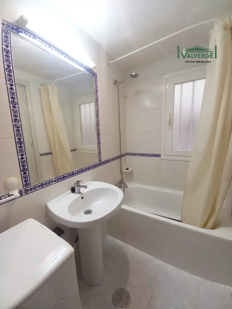 Baño de Estudio de alquiler en Granada con Calefacción, Amueblado y Lavadora