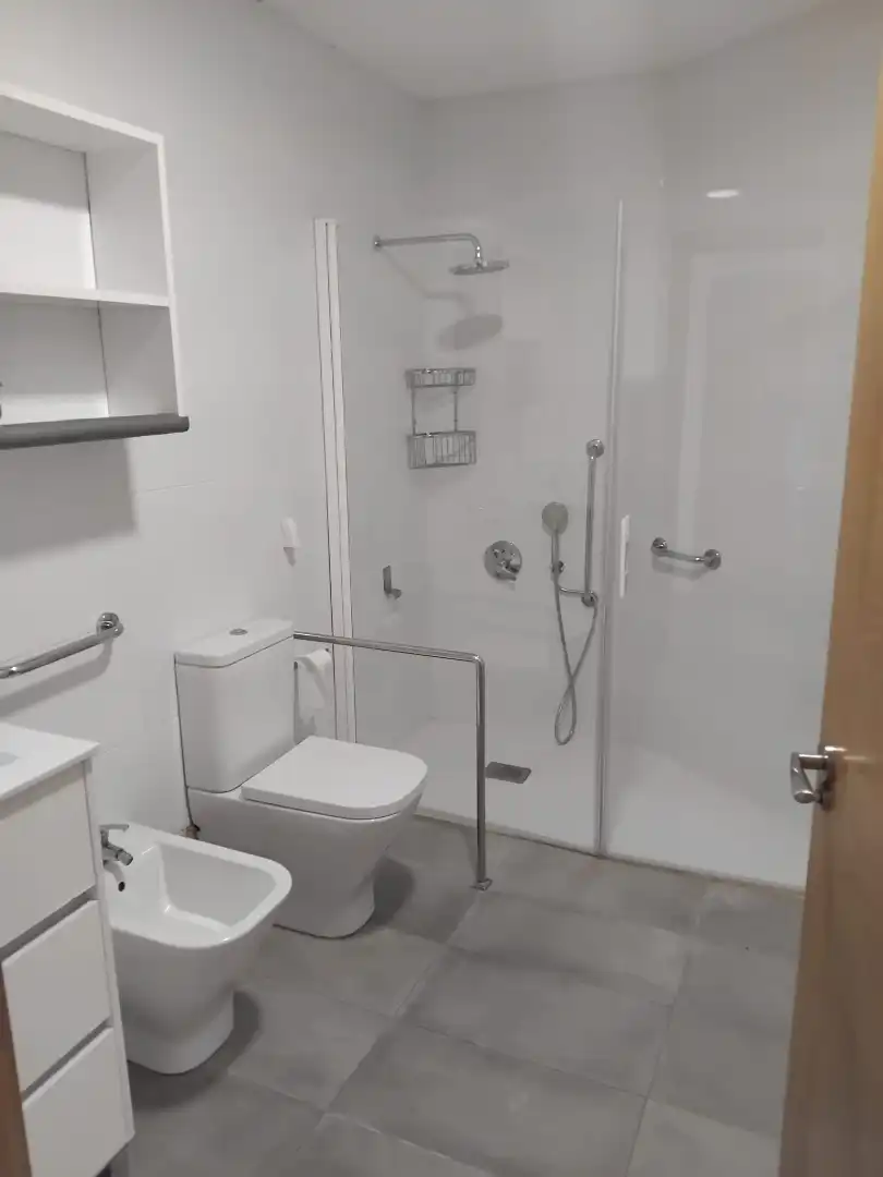 Badezimmer von Haus oder Chalet zum Verkauf in Vigo  mit Privatgarten, Möbliert und Balkon