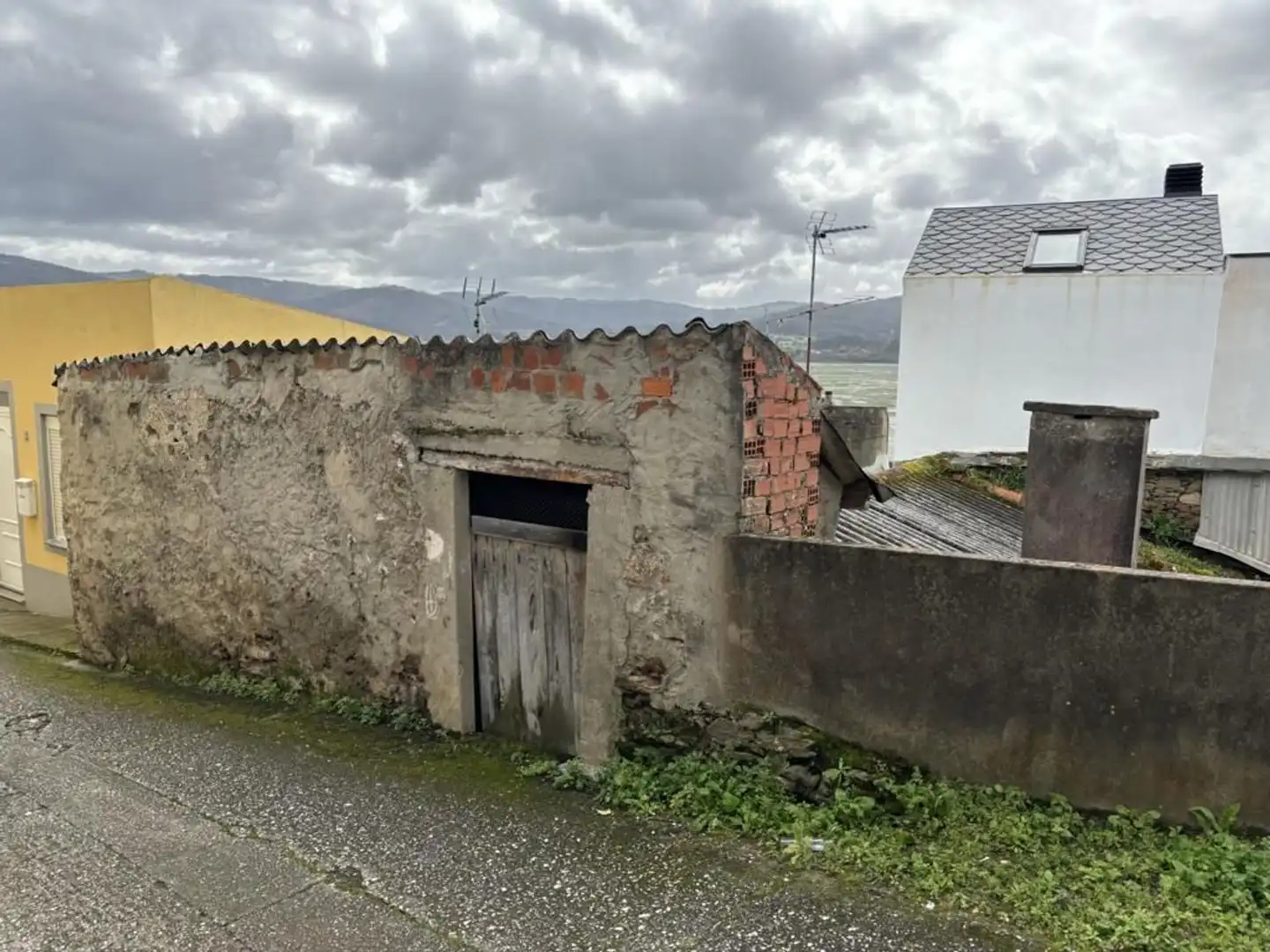 Vista exterior de Casa o xalet en venda en Ortigueira amb Jardí privat i Terrassa