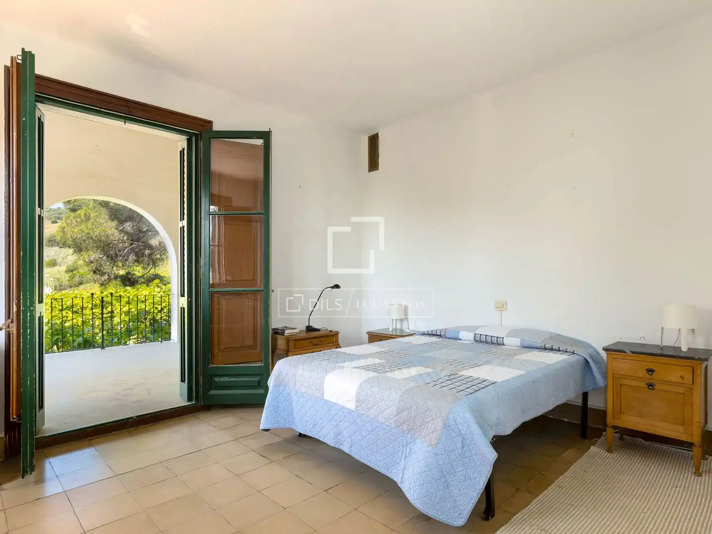 Dormitori de Finca rústica en venda en Alella amb Jardí privat, Terrassa i Traster