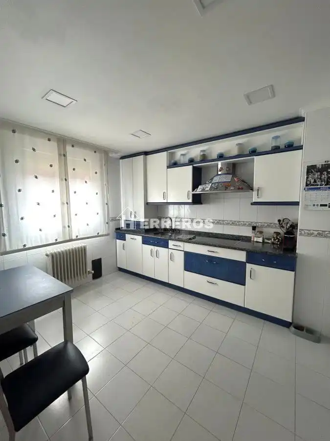 Cocina de Casa adosada en venta en  Logroño con Aire acondicionado, Calefacción y Jardín privado