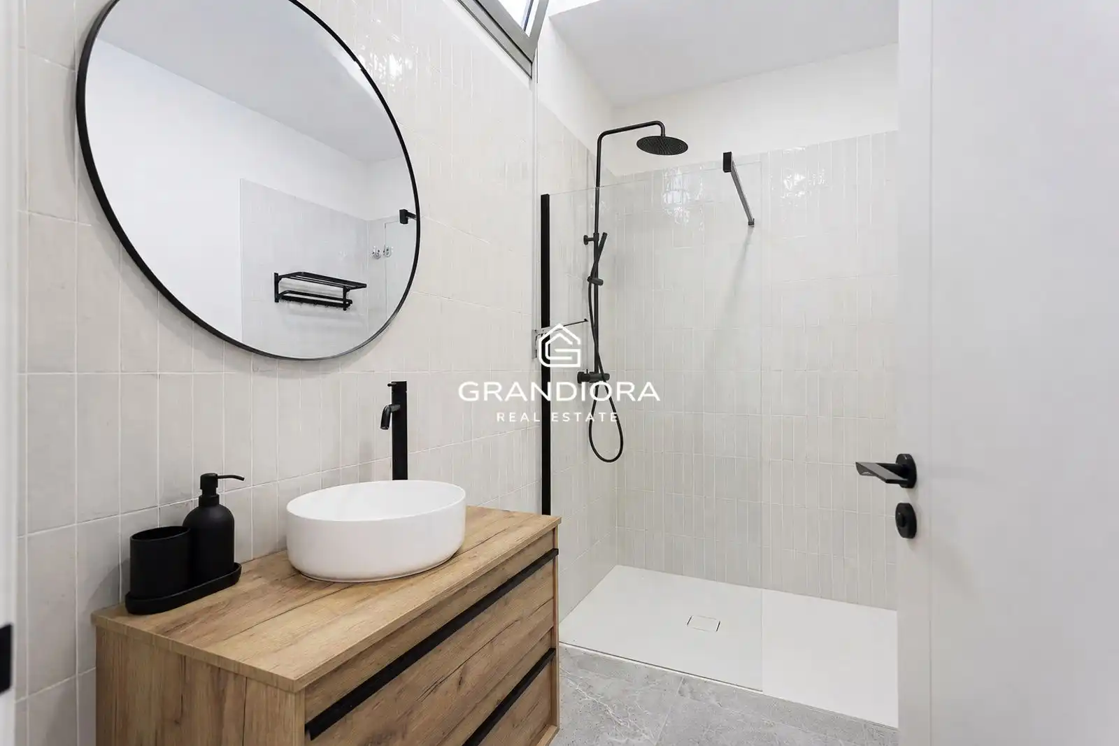 Bathroom of Houses for rent in Cabrils  with Air Conditioner, Heating and Storage room
