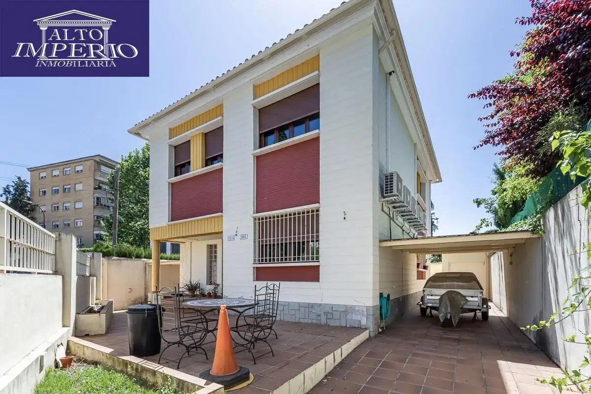 Exterior view of Houses for sale in Granada  with Air Conditioner, Heating and Private garden