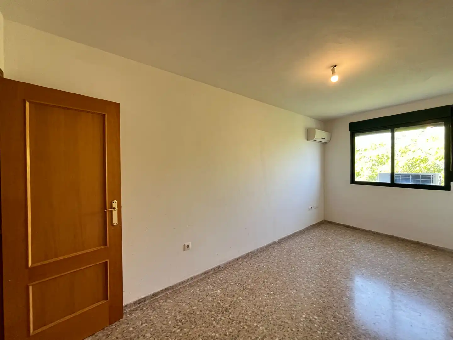 Flat for sale in Faura  with Air Conditioner and Oven