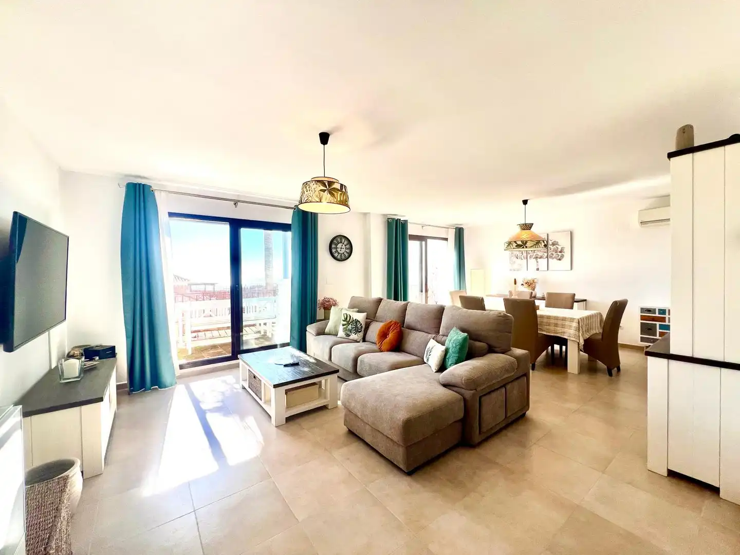 Sala de estar de Ático en venta en Marbella con Aire acondicionado, Calefacción y Terraza