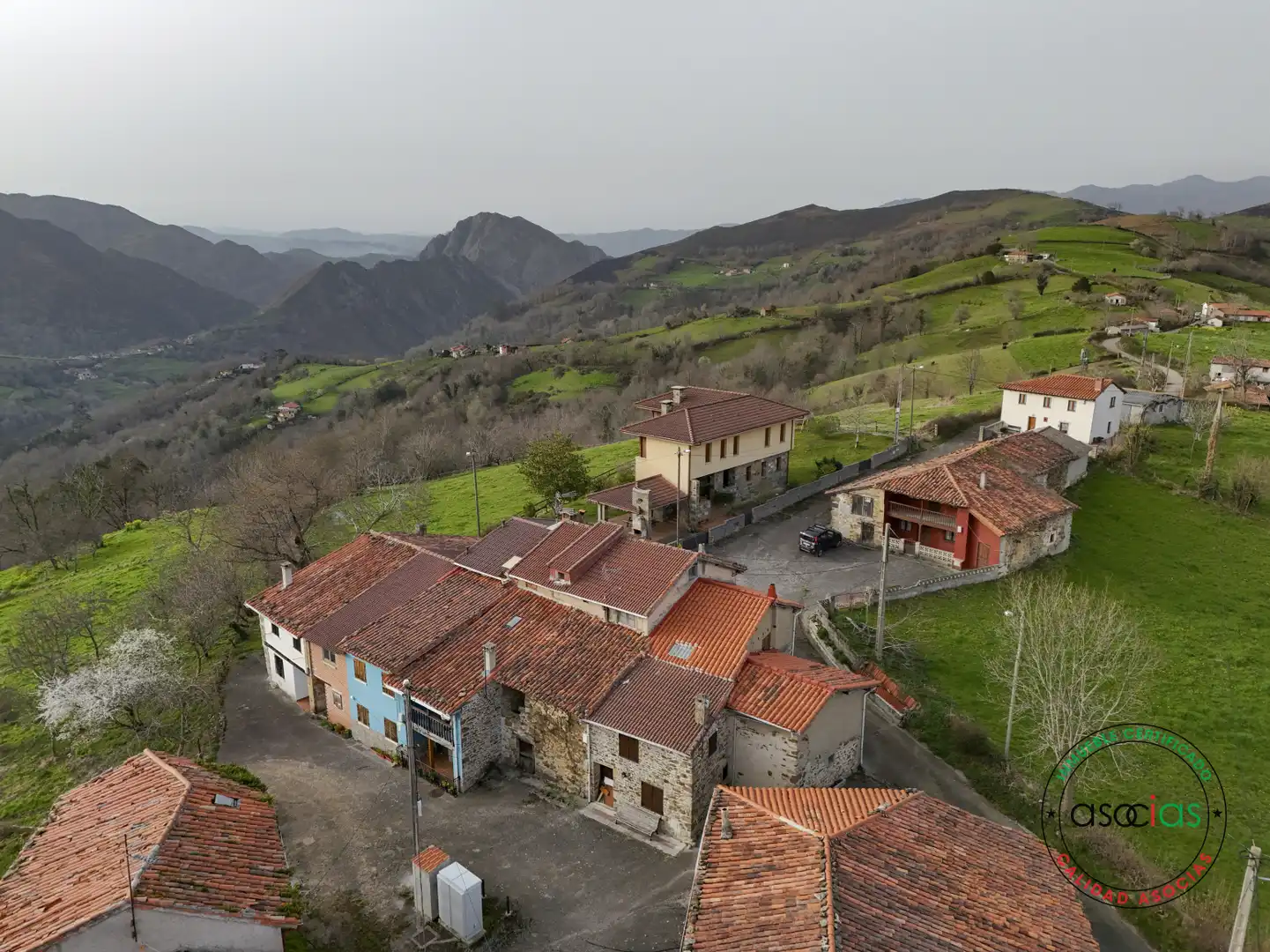 Vista exterior de Casa o chalet en venta en Parres con Calefacción y Terraza