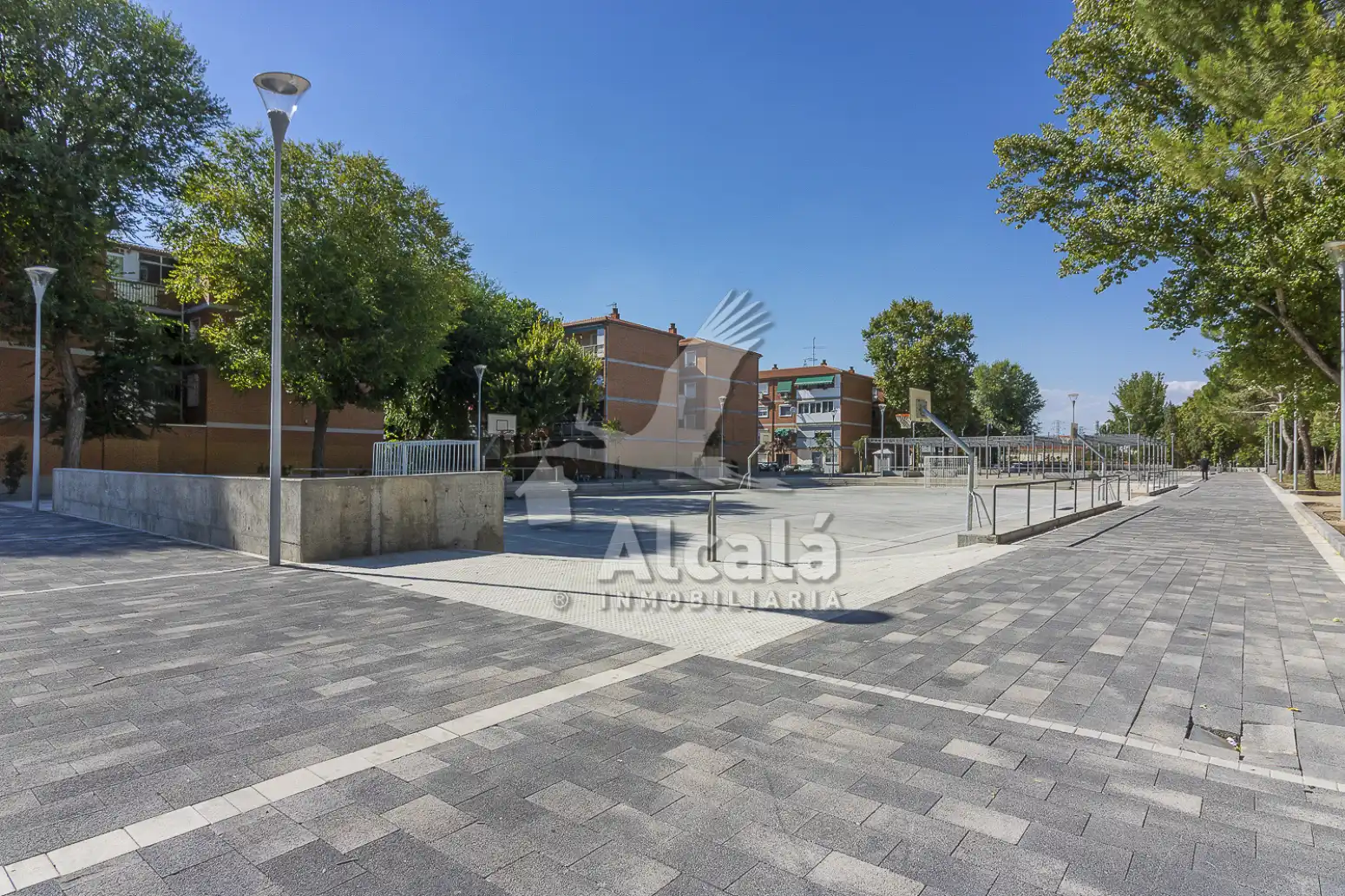 Exterior view of Flat for sale in Alcalá de Henares  with Air Conditioner, Heating and Terrace