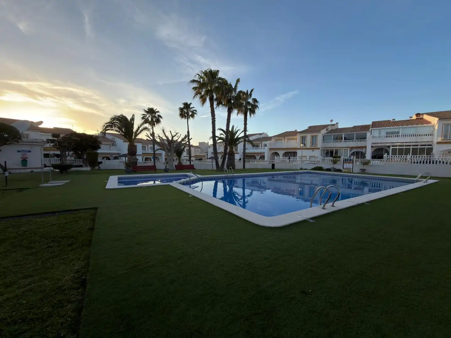 Piscina de Casa adosada en venta en Santa Pola con Aire acondicionado, Calefacción y Terraza