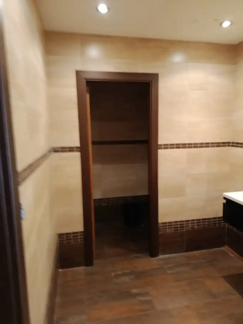 Badezimmer von Fabrikhallen zum Verkauf in El Vendrell
