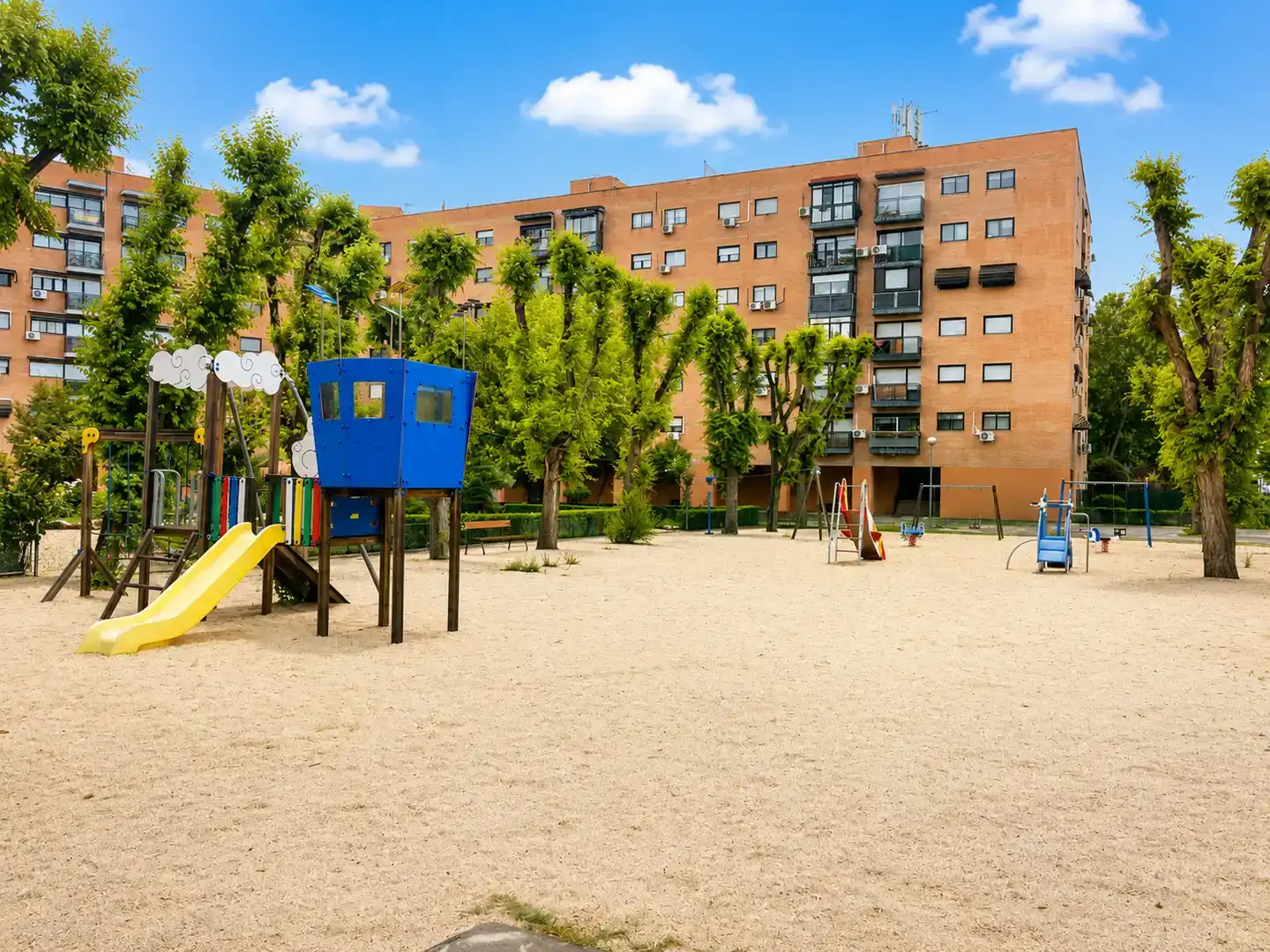 Vista exterior de Pis en venda en Torrejón de Ardoz amb Aire condicionat, Piscina i Balcó