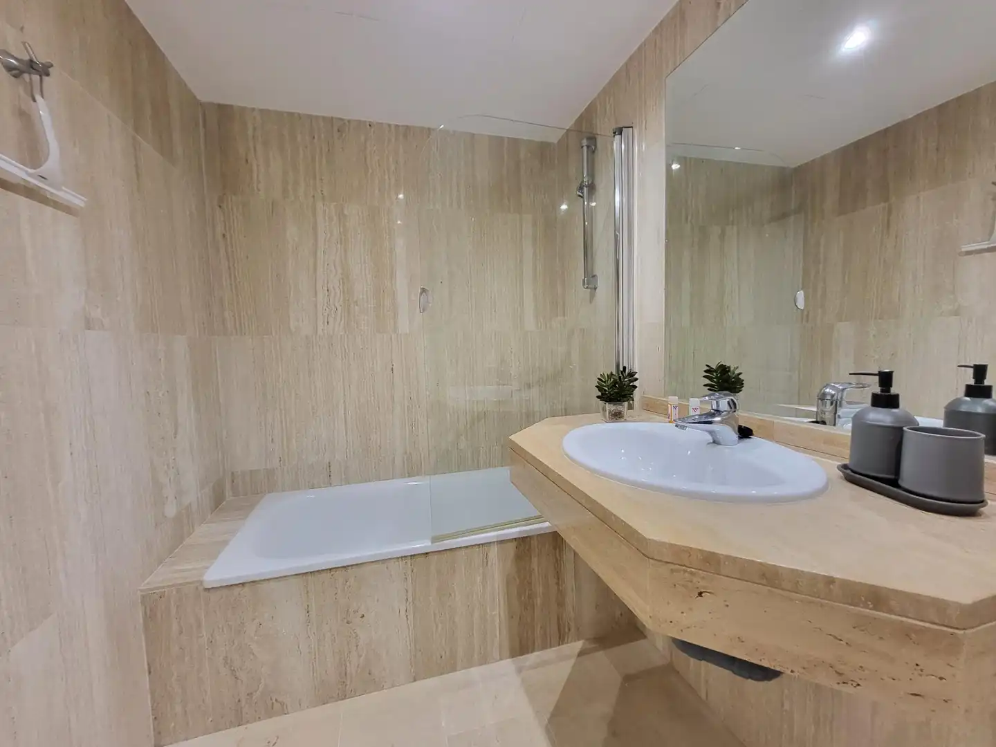 Apartment with pool to rent in Elviria - Cabopino, imagen 24