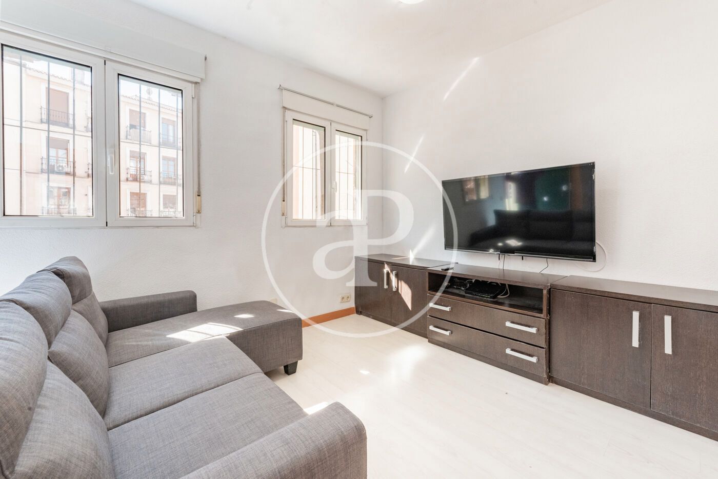 Living room of Flat for sale in  Madrid Capital  with Air Conditioner, Heating and Furnished