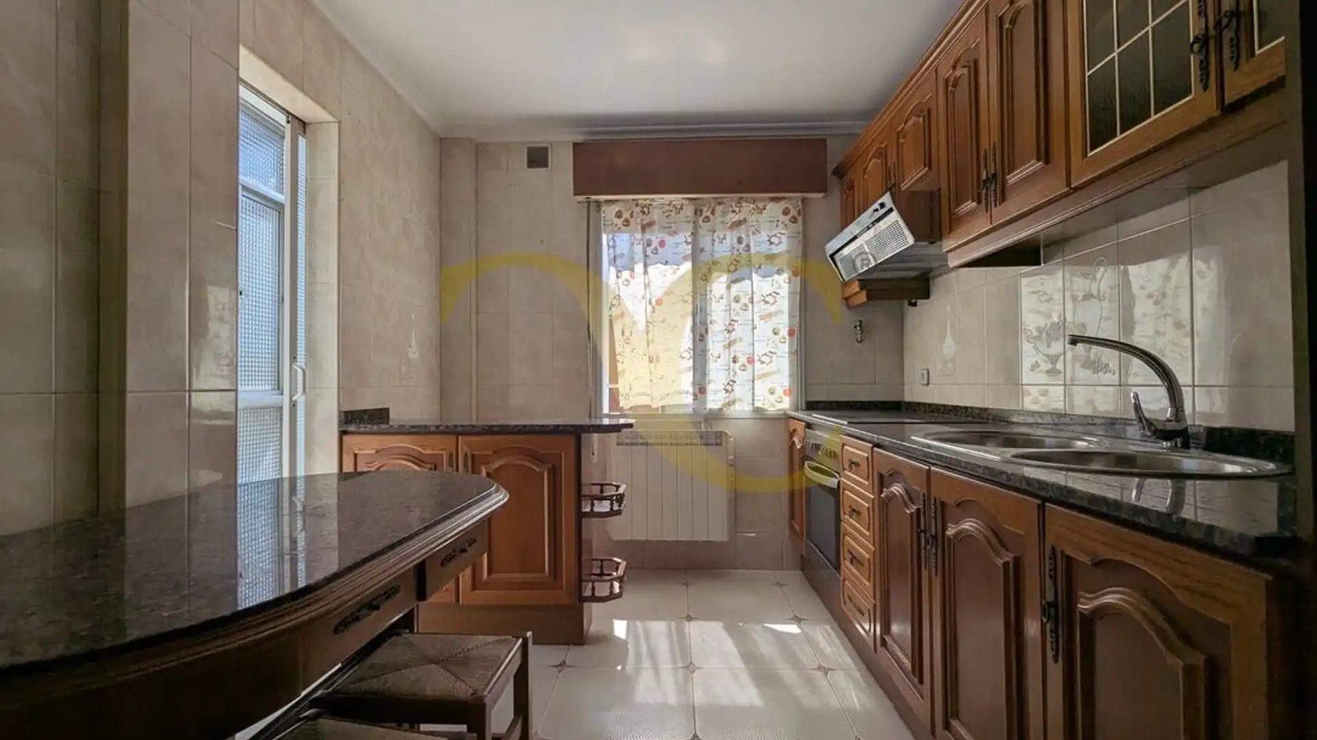 Cocina de Piso en venta en Gijón  con Calefacción, Jardín privado y Terraza