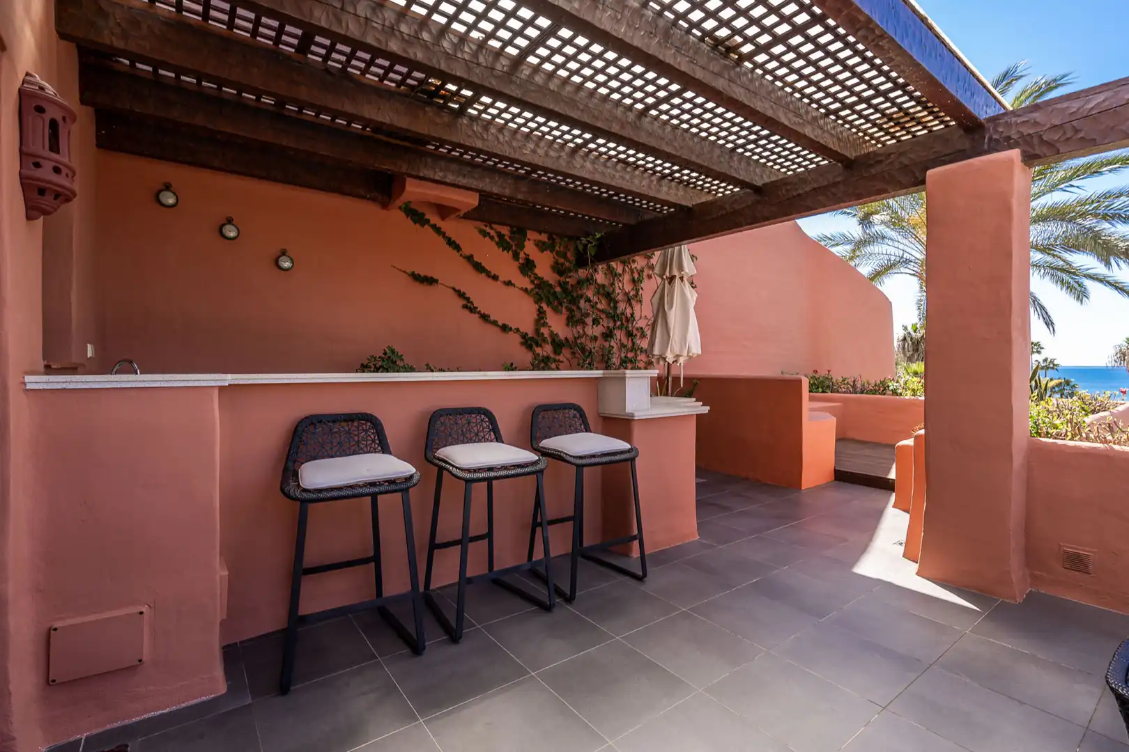 Terrasse von Maisonette zum Verkauf in Estepona mit Klimaanlage, Terrasse und Schwimmbad