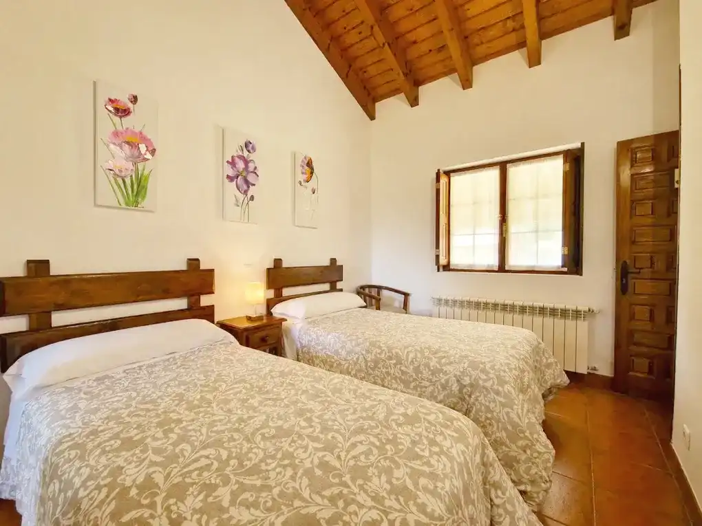 Dormitori de Casa o xalet en venda en Llanes amb Calefacció, Jardí privat i Terrassa
