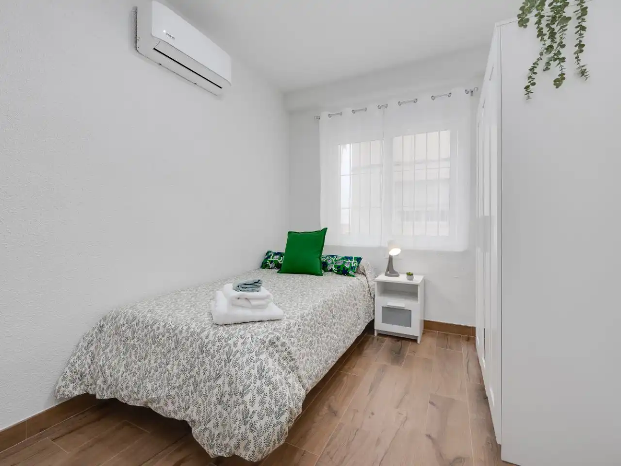 Bedroom of Flat for share in Orihuela  with Air Conditioner, Heating and Furnished