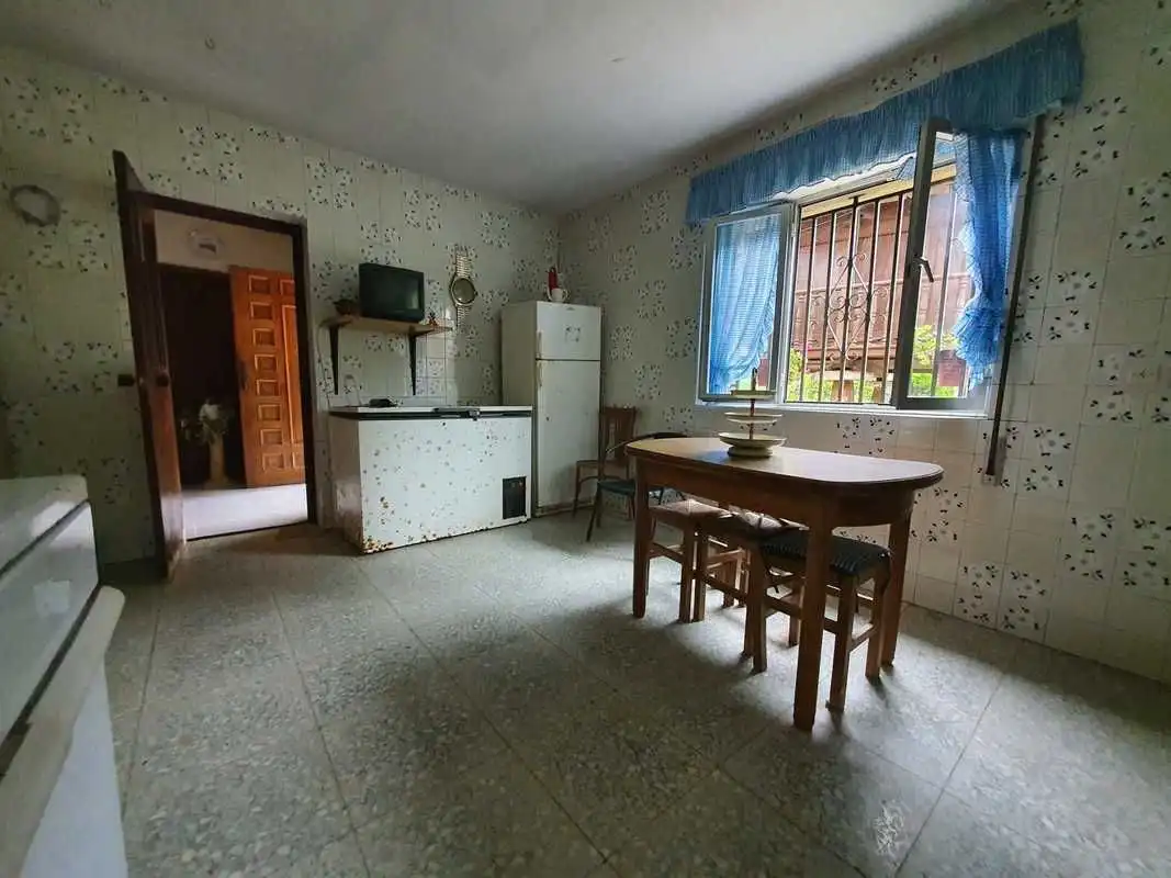 Cuina de Casa o xalet en venda en Llanes amb Calefacció i Jardí privat