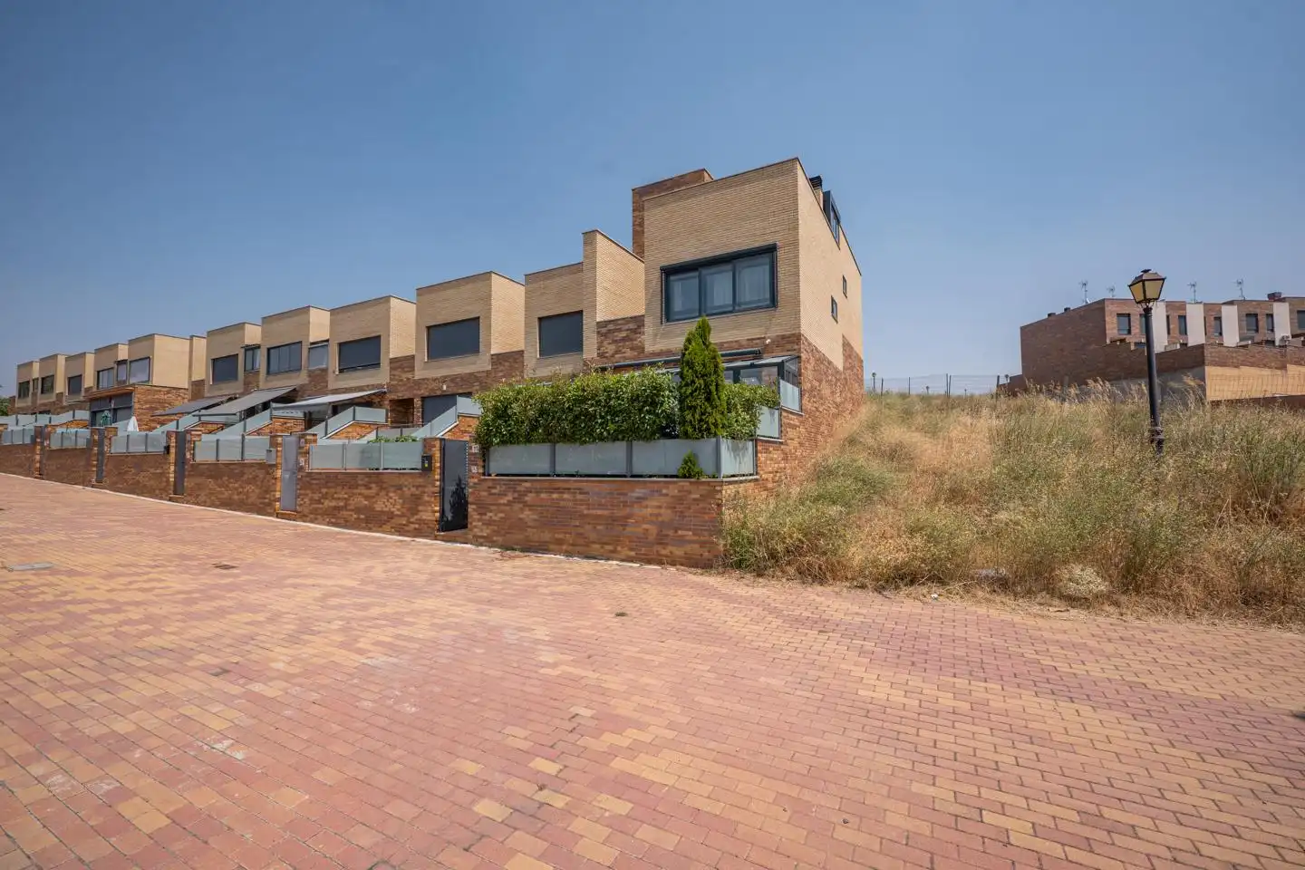 Vista exterior de Casa adosada en venta en Ávila con Calefacción, Jardín privado y Terraza
