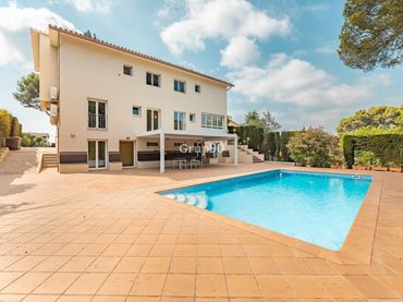 Maison avec piscine à vendre à Pallejà