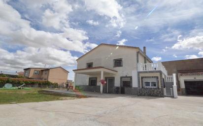 Exterior view of House or chalet for sale in Calvarrasa de Abajo  with Heating and Storage room