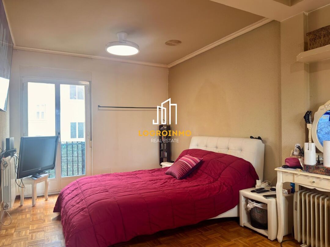 Bedroom of Flat for sale in  Logroño  with Air Conditioner, Heating and Furnished