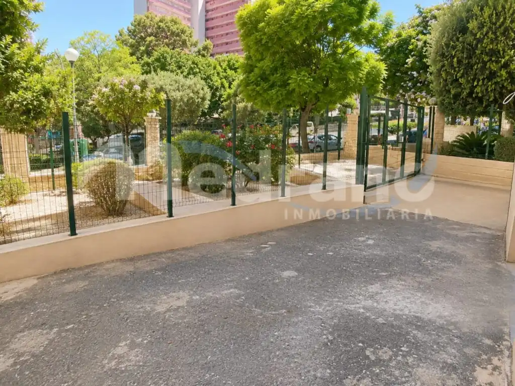 Außenansicht von Wohnung zum Verkauf in Benidorm mit Klimaanlage, Privatgarten und Terrasse