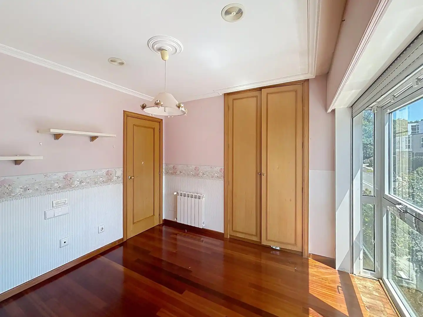 Habitación de Casa adosada en venta en Santiago de Compostela  con Calefacción, Terraza y Piscina comunitaria