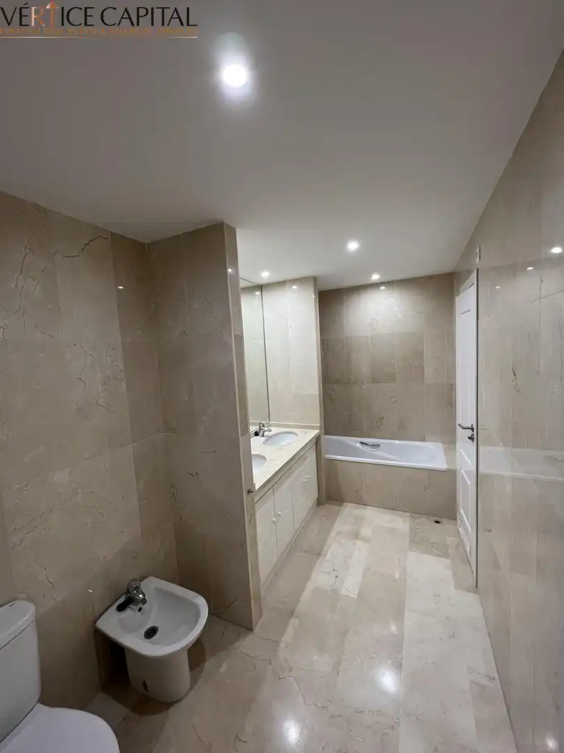 Baño de Piso en venta en Benalmádena con Aire acondicionado, Terraza y Alarma