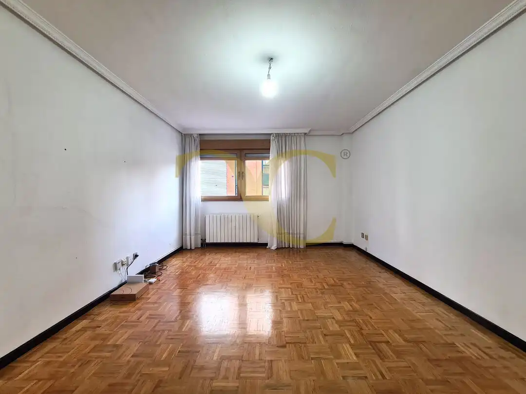 Sala de estar de Piso en venta en Oviedo  con Calefacción y Trastero