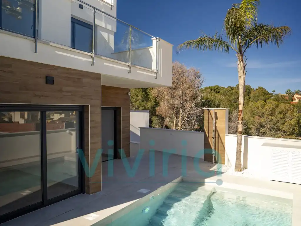 Vista exterior de Casa o xalet en venda en La Nucia amb Jardí privat