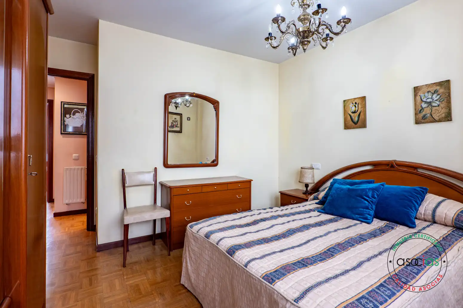 Habitación de Piso en venta en Gijón  con Calefacción, Parquet y Trastero