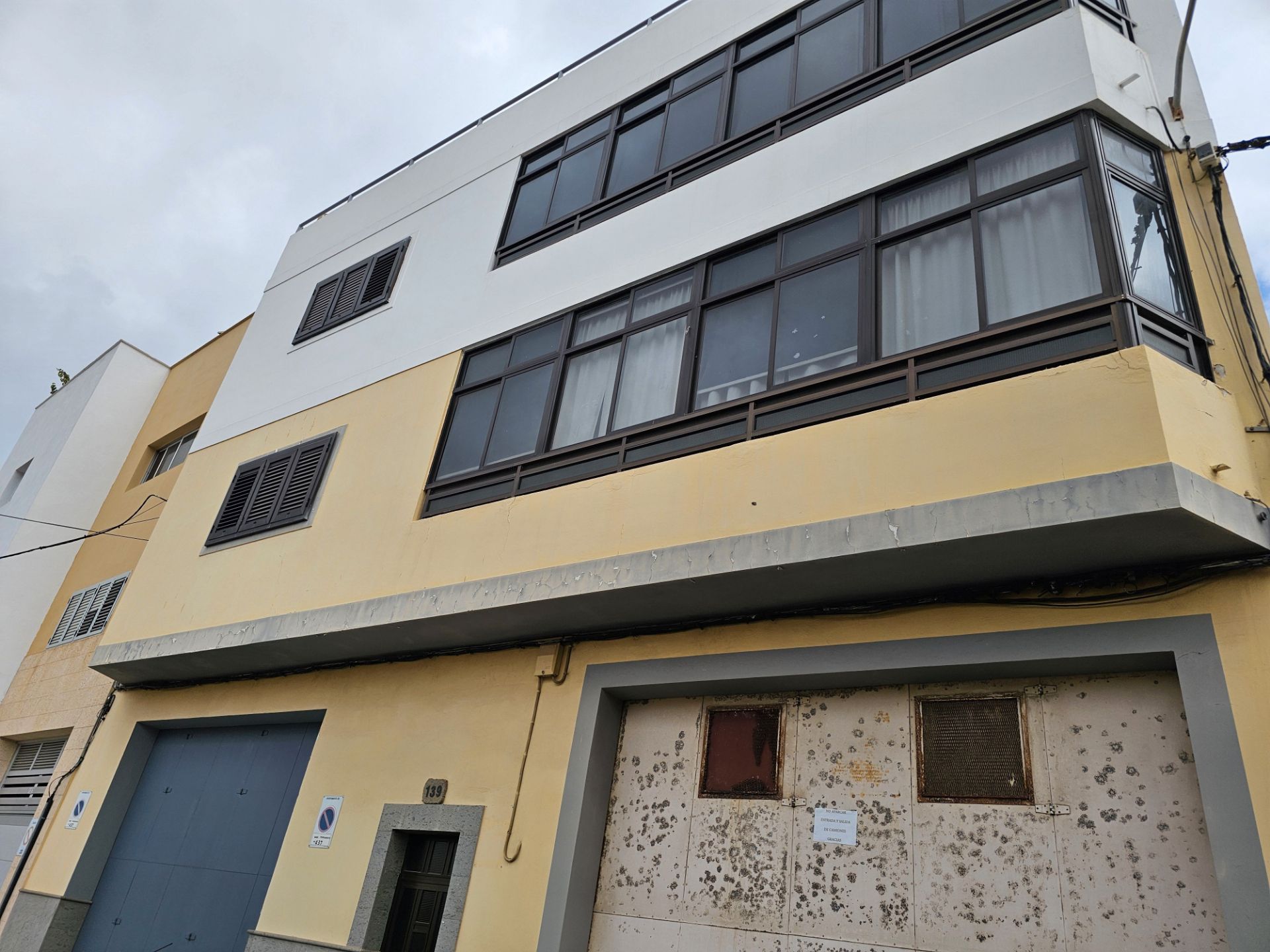 Außenansicht von Wohnung zum verkauf in Gáldar mit Terrasse und Abstellraum