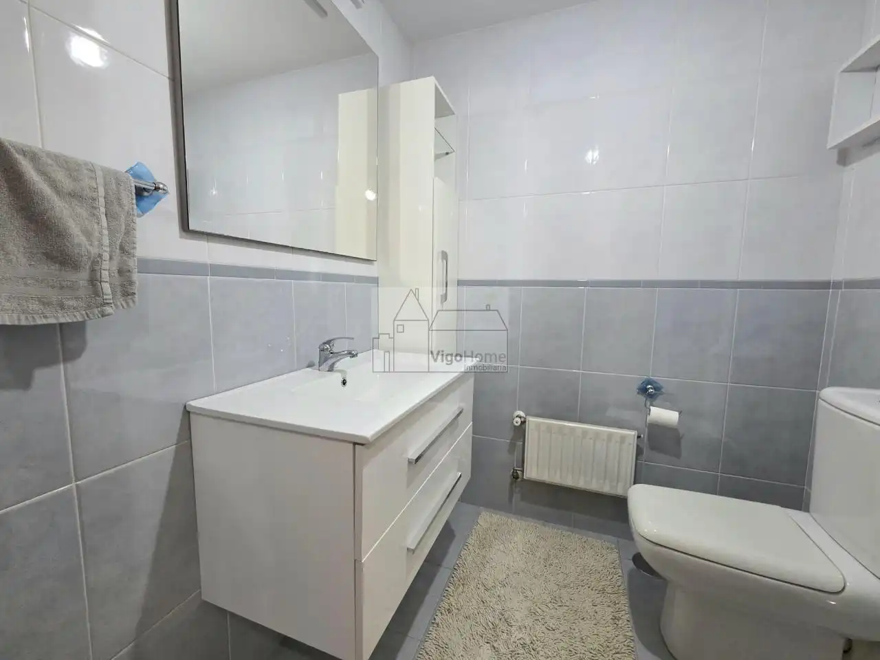 Bathroom of Flat for sale in Vigo   with Heating, Parquet flooring and Storage room