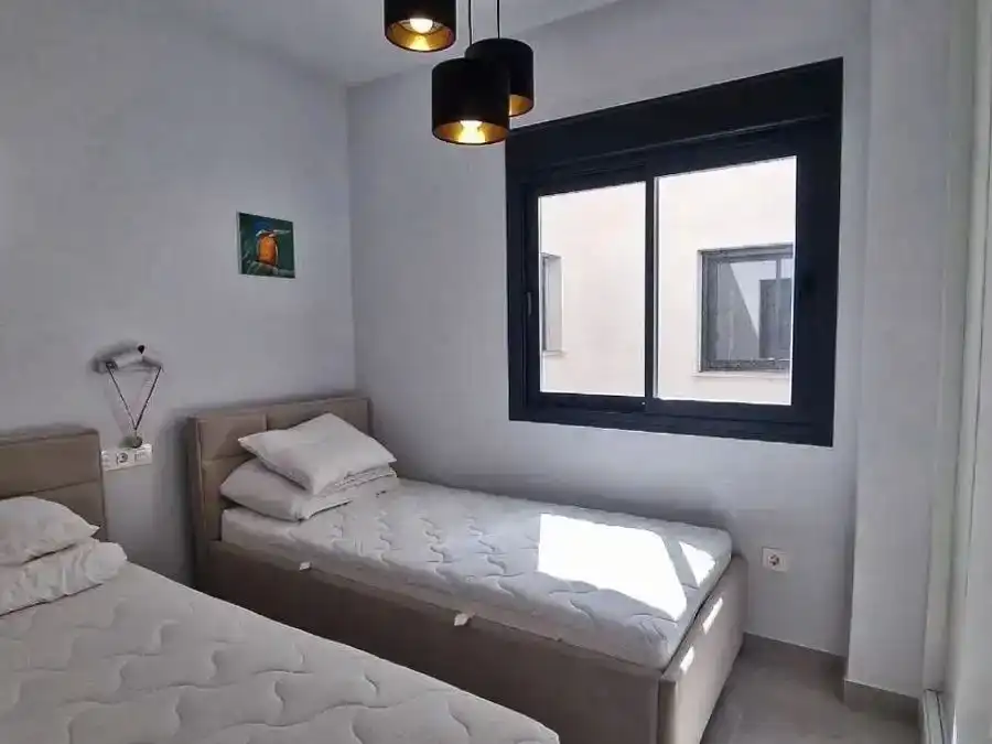 Schlafzimmer von Wohnungen zur Miete in Torrevieja mit Klimaanlage, Schwimmbad und Balkon