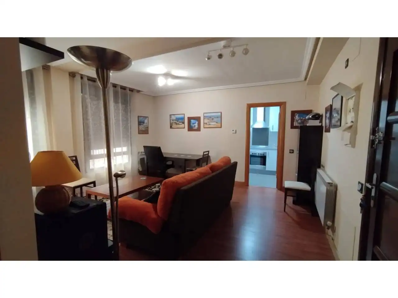 Sala d'estar de Pis de lloguer en Ocaña amb Calefacció, Parquet i Moblat