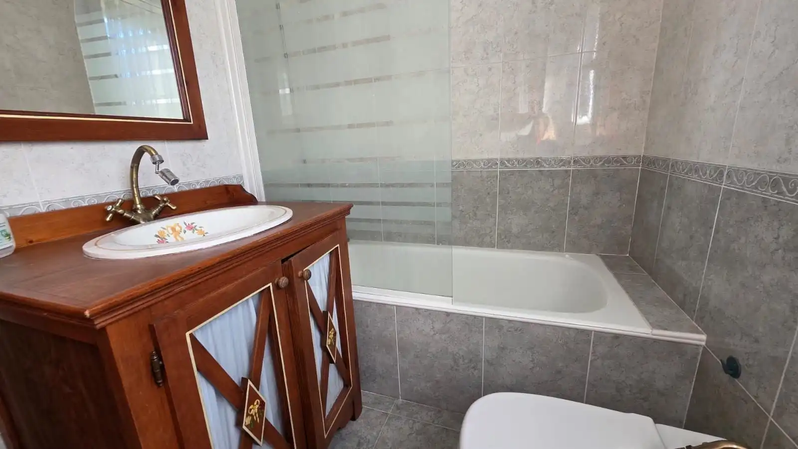 Badezimmer von Wohnung zum Verkauf in Castro-Urdiales mit Heizung und Abstellraum