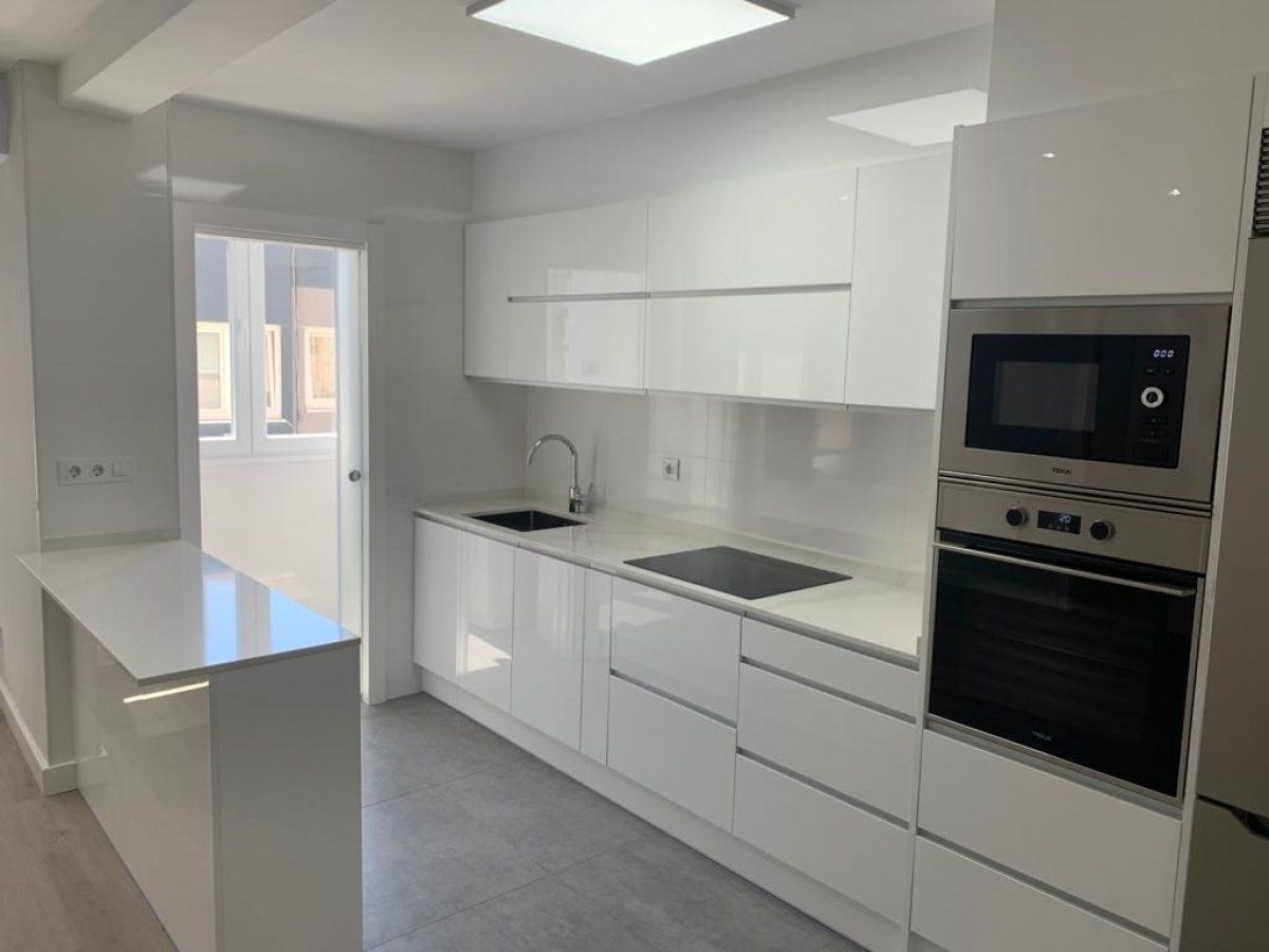 Piso de alquiler en Calle Ramon y Cajal, Cuatro Caminos - Plaza de la Cubela