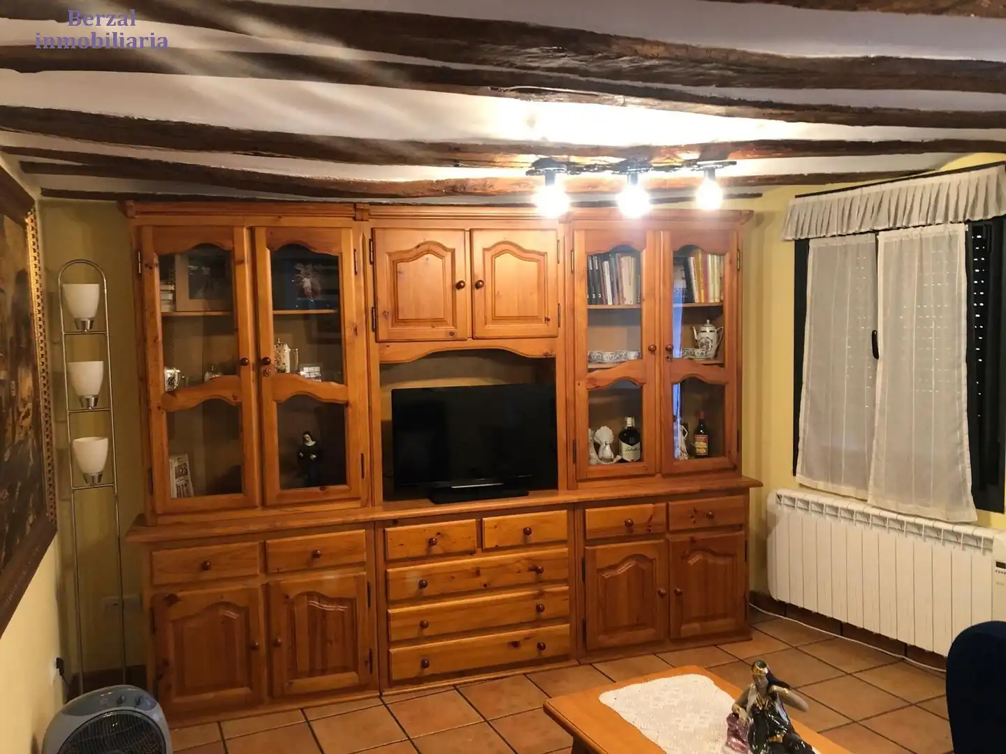 Sala d'estar de Casa o xalet en venda en Baños de Río Tobía amb Traster, Moblat i Balcó
