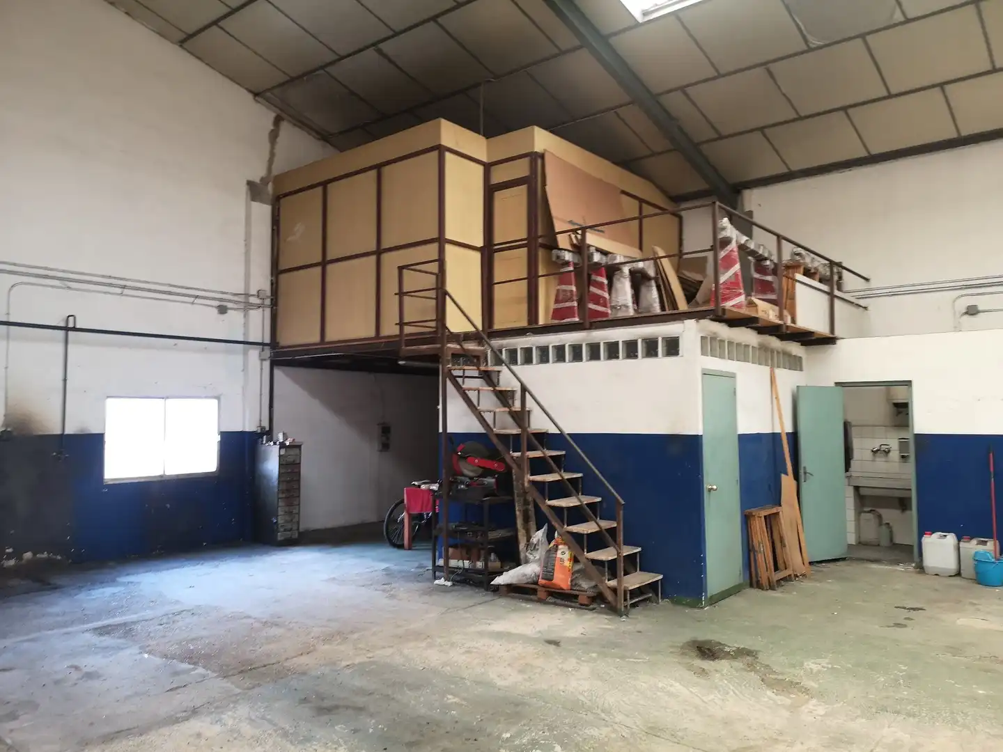 Nau industrial en venda en Cadrete