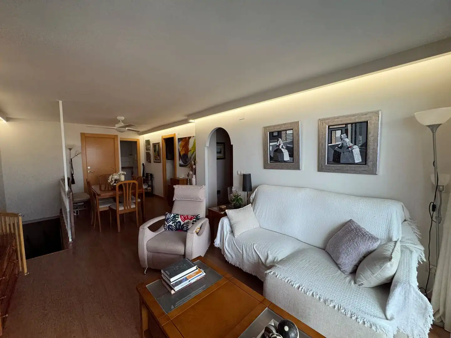 Sala d'estar de Apartament de lloguer en El Campello amb Aire condicionat, Calefacció i Moblat