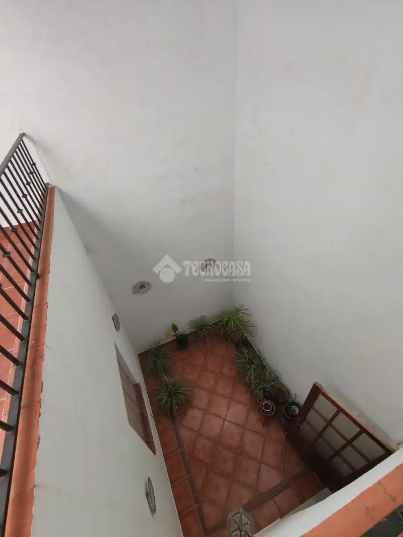 Casa adosada en venda en Marchena amb Aire condicionat