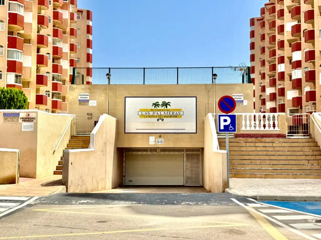 Vista exterior de Garatge en venda en La Manga del Mar Menor