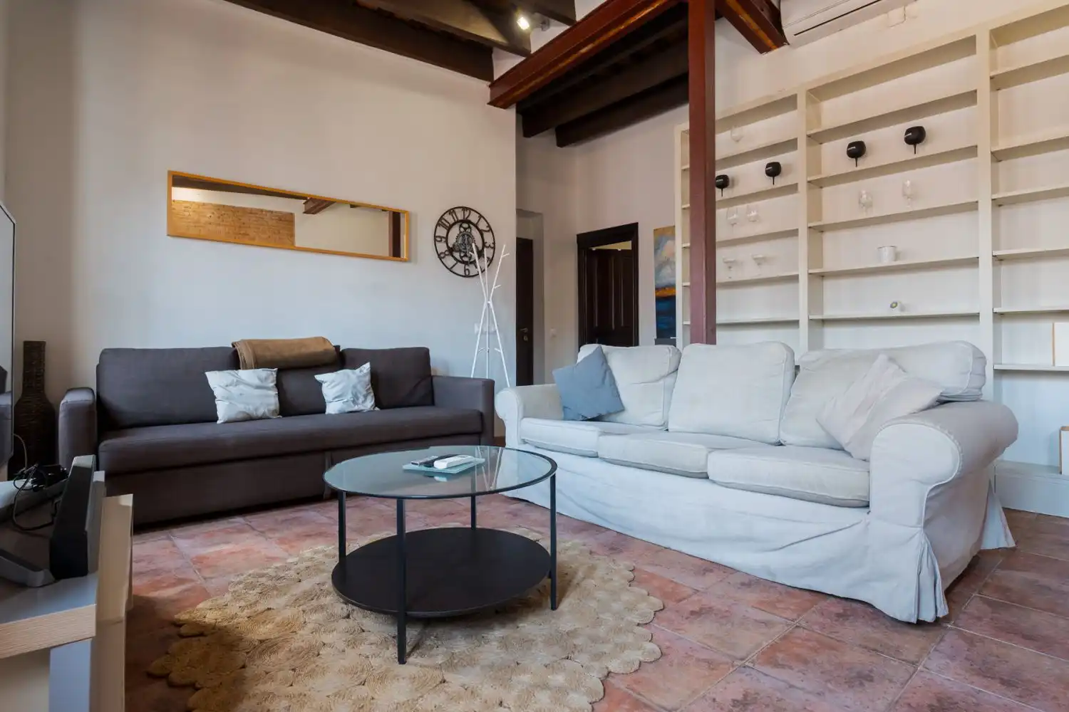 Living room of Flat for sale in Sevilla  with Air Conditioner, Storage room and Furnished